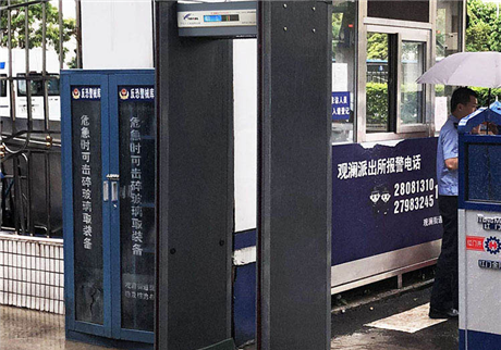 無懼風雨，天鷹防雨金屬安檢門